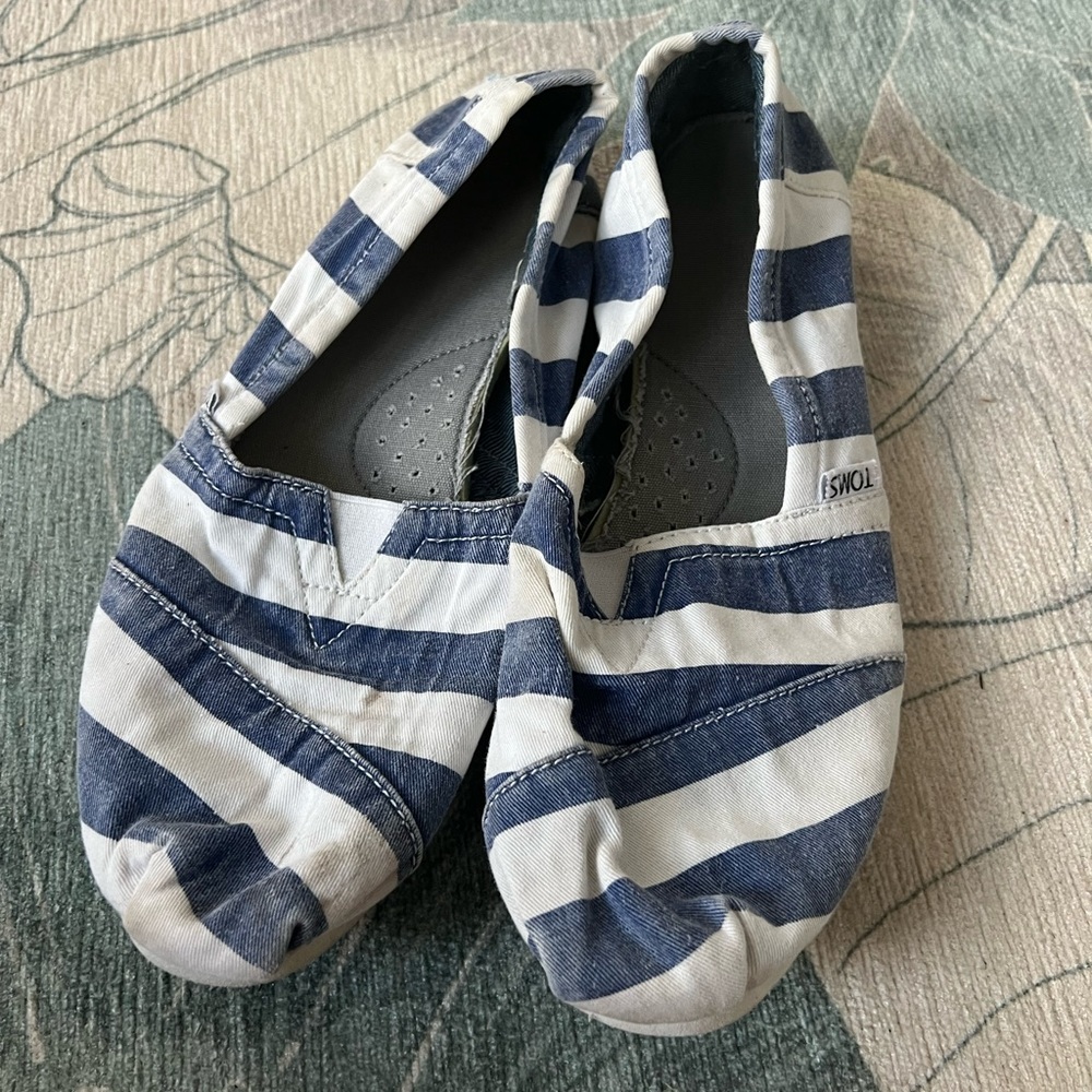 Blue & White Toms